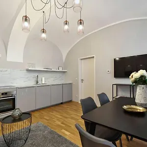 Crown 6 Apartment