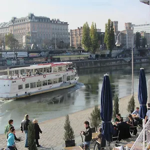 Wohnen Im Herzen Von At The Waterfront Vienne