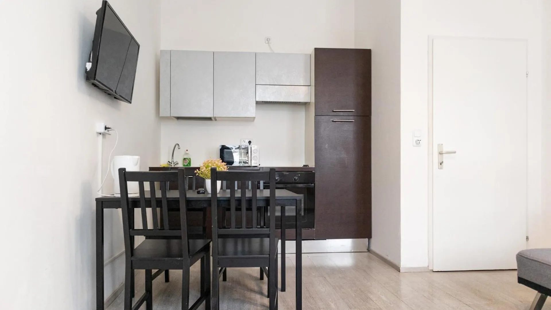2 Pleasant Flats - Perfect For Long Stays Vienna 0*,  Austria